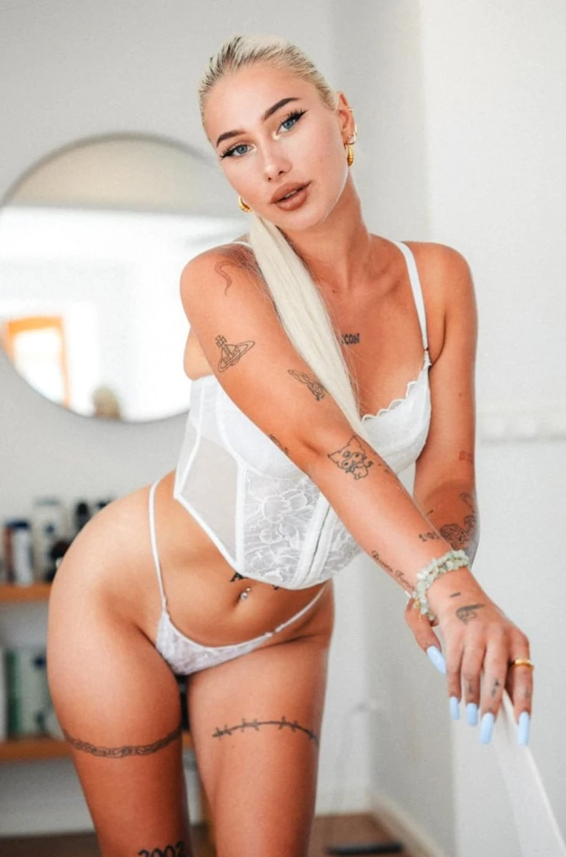 Elina escort in Dubai